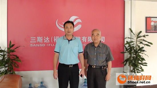 泉州經(jīng)濟(jì)部組長于三斯達(dá)塑膠有限公司總經(jīng)理丁金造合影留念
